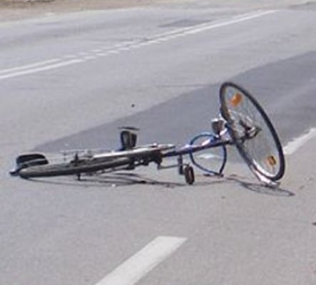A intrat cu bicicleta în copac, în Mamaia